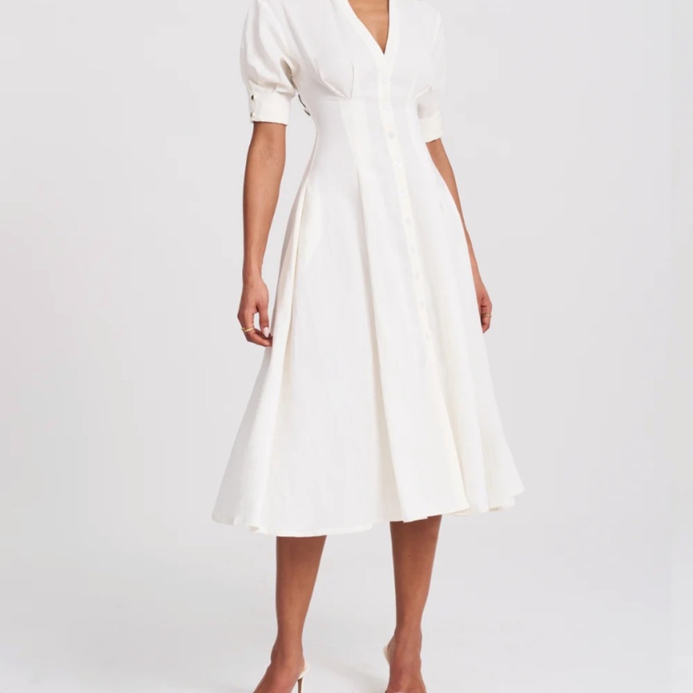 Miss Circle Classic White V-Neck Midi Dress